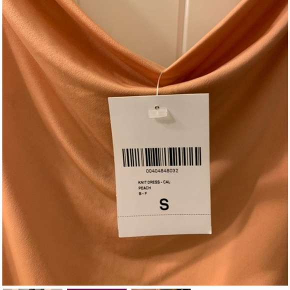 Peach Bodycon mini dress with leg slit - Picture 2 of 4